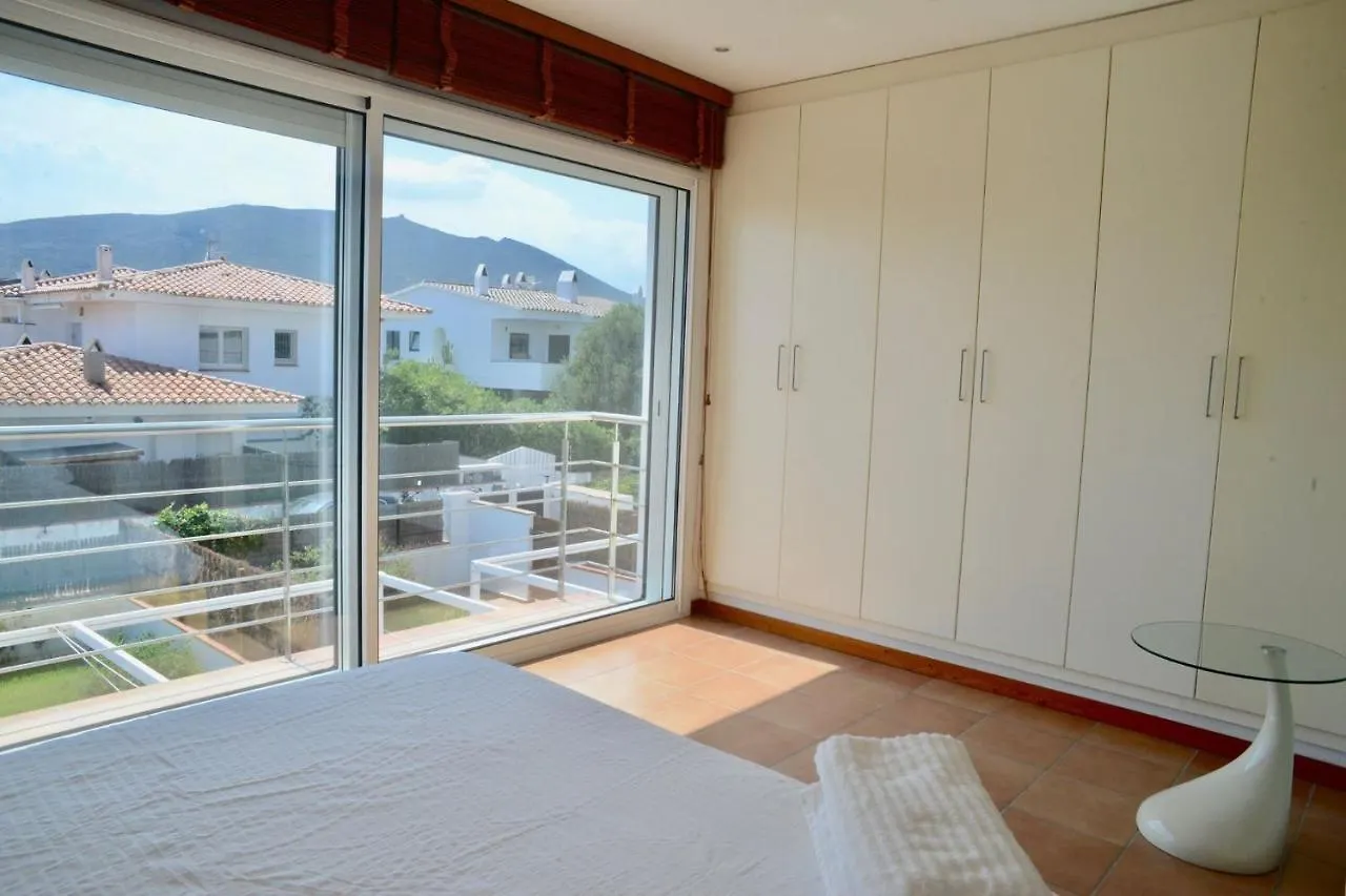 Beachfront Duplex With Terrace And Sea Views - Cadaques
