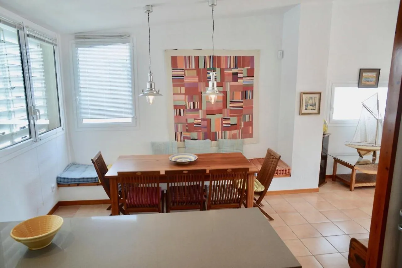 Beachfront Duplex With Terrace And Sea Views - Cadaqués Casa vacanze